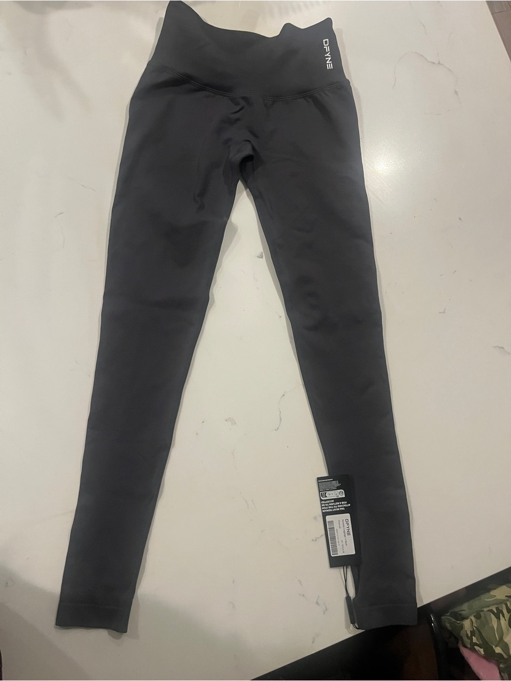 Dynamic Leggings | V-Back × 1
XS / Regular